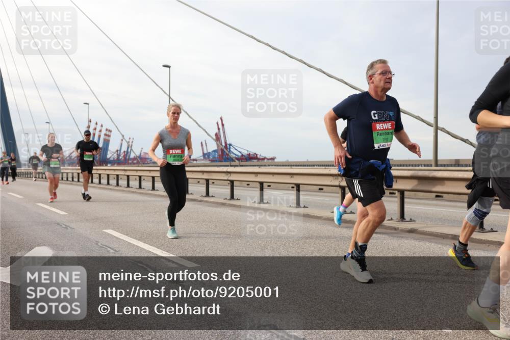 03.10.2025 - Köhlbrandbrückenlauf Lena Gebhardt http://msf.ph/oto/9205001 03.10.2025 15:59:28 Position 2 7152 meine-sportfotos.de