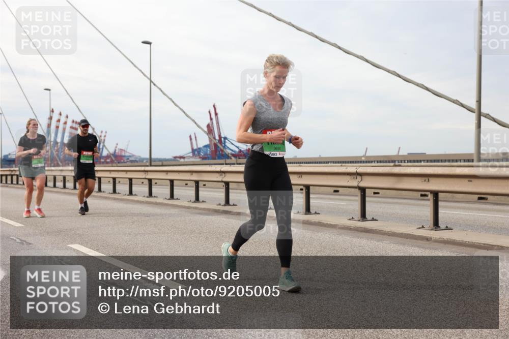 03.10.2025 - Köhlbrandbrückenlauf Lena Gebhardt http://msf.ph/oto/9205005 03.10.2025 15:59:29 Position 2 8644 meine-sportfotos.de