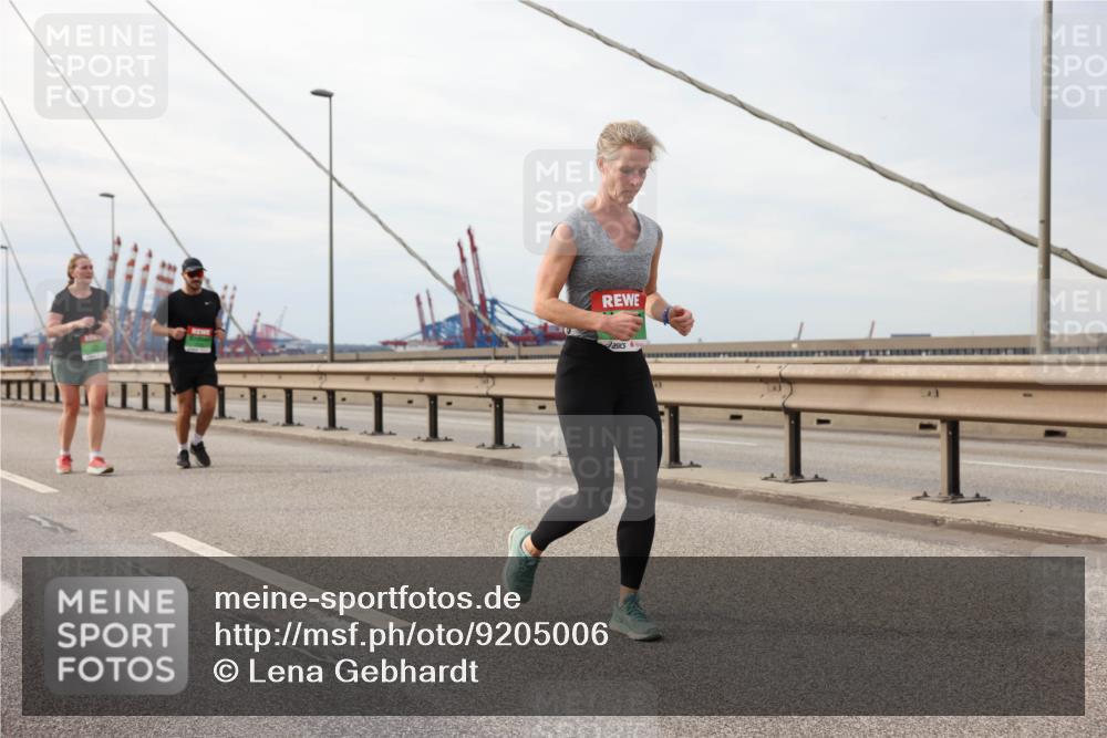 03.10.2025 - Köhlbrandbrückenlauf Lena Gebhardt http://msf.ph/oto/9205006 03.10.2025 15:59:29 Position 2  meine-sportfotos.de