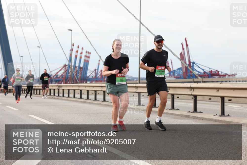 03.10.2025 - Köhlbrandbrückenlauf Lena Gebhardt http://msf.ph/oto/9205007 03.10.2025 15:59:31 Position 2 7038, 9680 meine-sportfotos.de