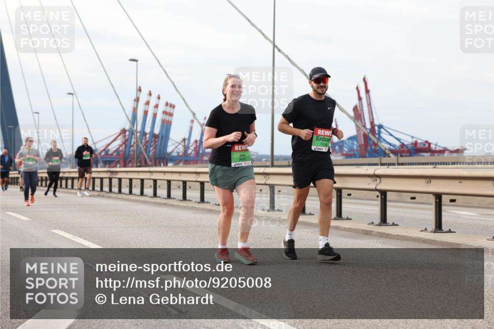 03.10.2025 - Köhlbrandbrückenlauf Lena Gebhardt http://msf.ph/oto/9205008 03.10.2025 15:59:31 Position 2 9680, 7038 meine-sportfotos.de