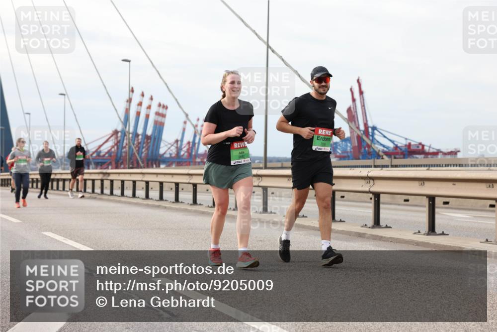 03.10.2025 - Köhlbrandbrückenlauf Lena Gebhardt http://msf.ph/oto/9205009 03.10.2025 15:59:31 Position 2 7038, 9680 meine-sportfotos.de