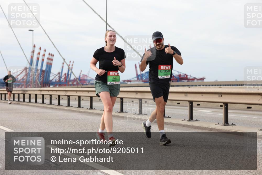 03.10.2025 - Köhlbrandbrückenlauf Lena Gebhardt http://msf.ph/oto/9205011 03.10.2025 15:59:31 Position 2 9680, 7038 meine-sportfotos.de