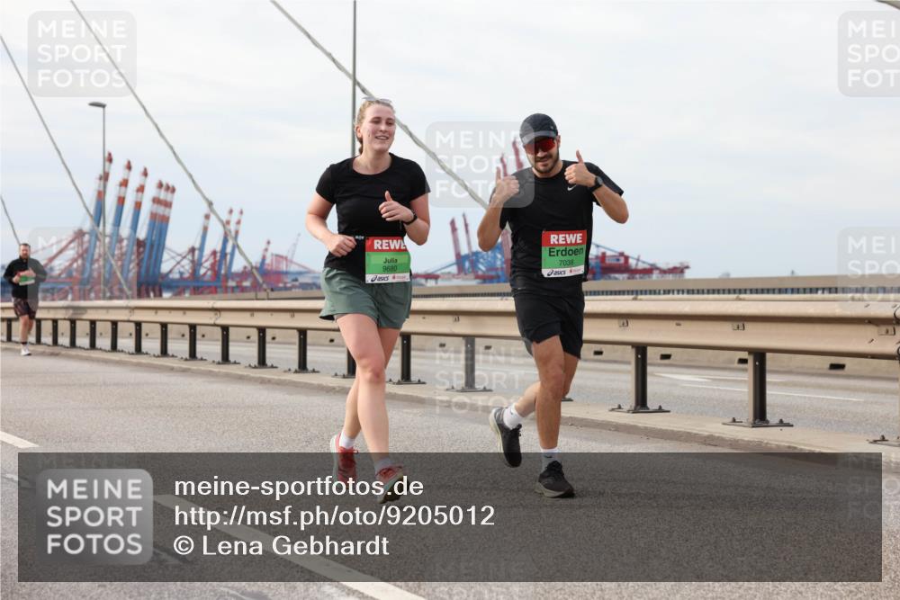 03.10.2025 - Köhlbrandbrückenlauf Lena Gebhardt http://msf.ph/oto/9205012 03.10.2025 15:59:31 Position 2 9680, 7038 meine-sportfotos.de