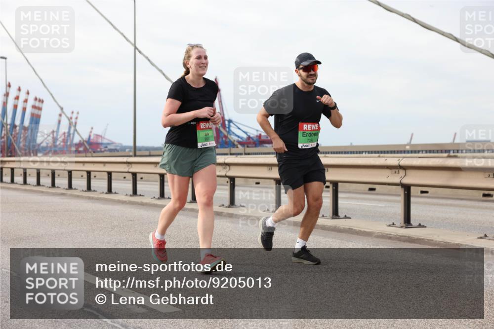03.10.2025 - Köhlbrandbrückenlauf Lena Gebhardt http://msf.ph/oto/9205013 03.10.2025 15:59:32 Position 2 7038 meine-sportfotos.de