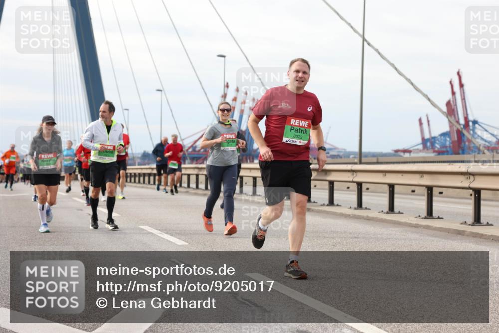 03.10.2025 - Köhlbrandbrückenlauf Lena Gebhardt http://msf.ph/oto/9205017 03.10.2025 15:59:35 Position 2 8023 meine-sportfotos.de