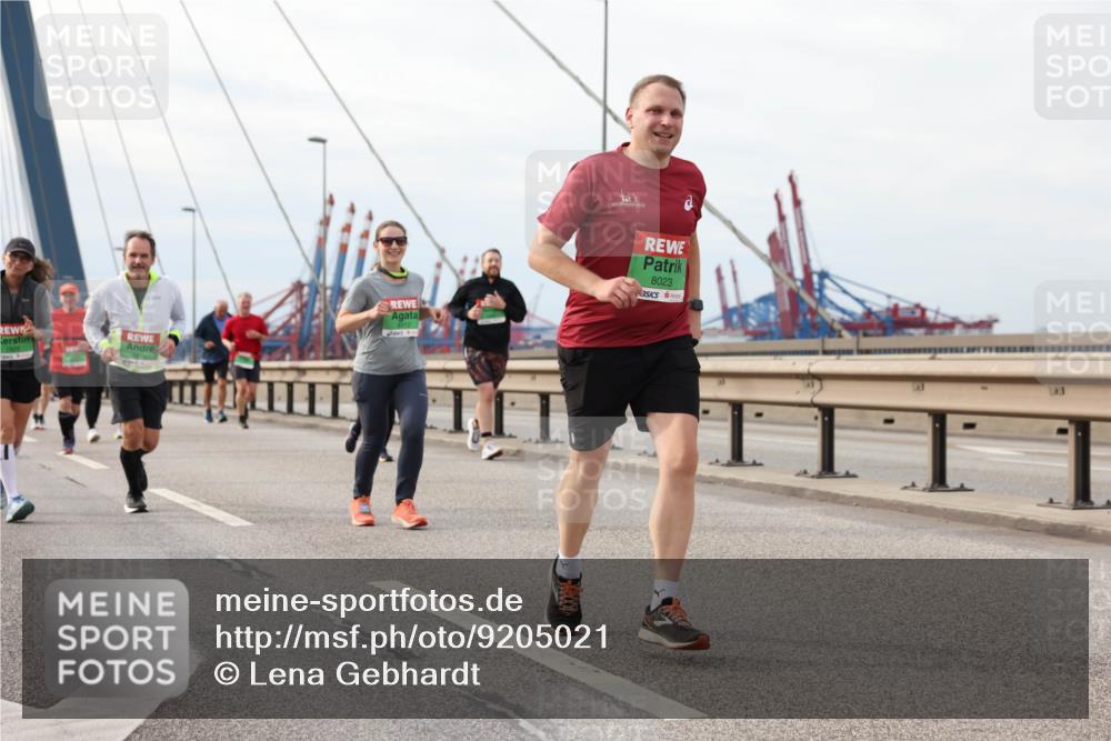 03.10.2025 - Köhlbrandbrückenlauf Lena Gebhardt http://msf.ph/oto/9205021 03.10.2025 15:59:36 Position 2 9312, 8023 meine-sportfotos.de