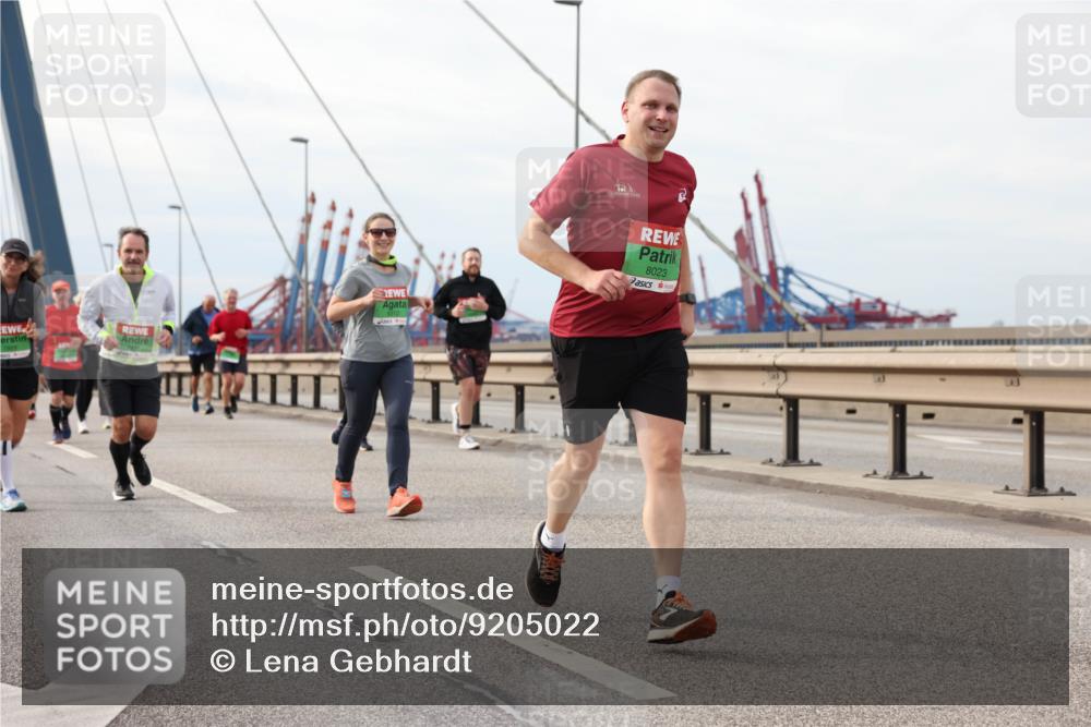03.10.2025 - Köhlbrandbrückenlauf Lena Gebhardt http://msf.ph/oto/9205022 03.10.2025 15:59:36 Position 2 8023 meine-sportfotos.de