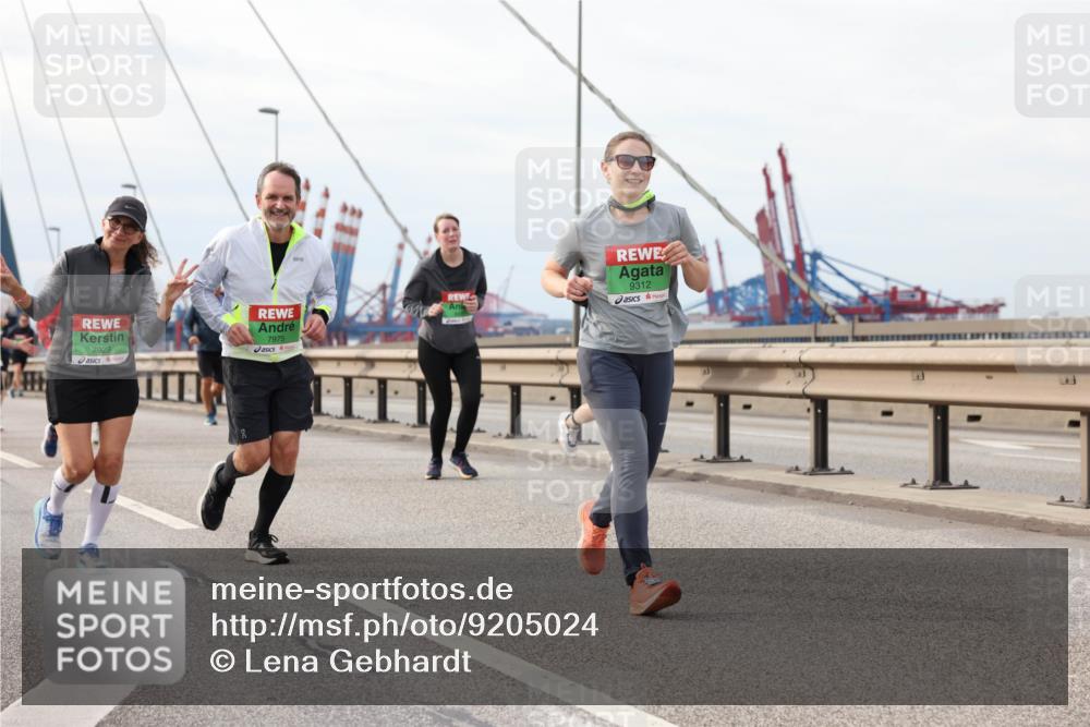 03.10.2025 - Köhlbrandbrückenlauf Lena Gebhardt http://msf.ph/oto/9205024 03.10.2025 15:59:37 Position 2 7929, 7975, 9312 meine-sportfotos.de