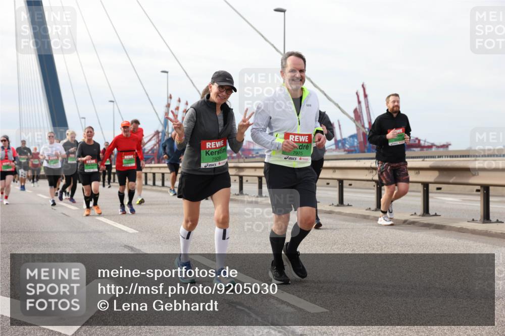 03.10.2025 - Köhlbrandbrückenlauf Lena Gebhardt http://msf.ph/oto/9205030 03.10.2025 15:59:38 Position 2 7929, 7975 meine-sportfotos.de