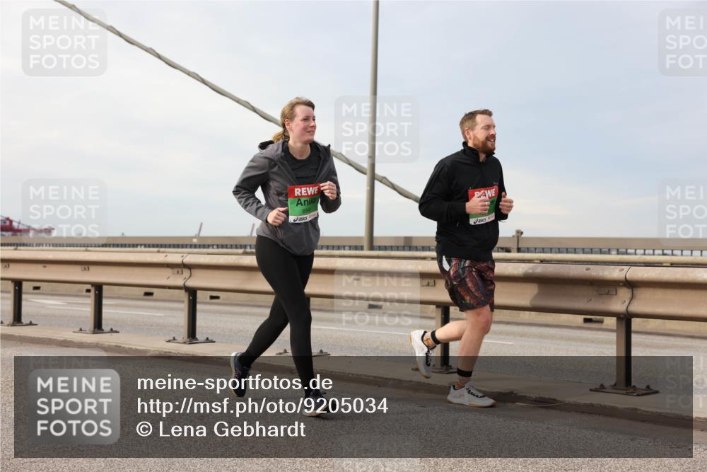 03.10.2025 - Köhlbrandbrückenlauf Lena Gebhardt http://msf.ph/oto/9205034 03.10.2025 15:59:40 Position 2  meine-sportfotos.de