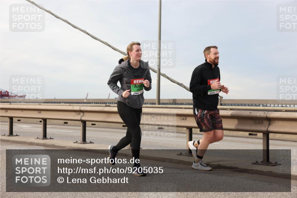 03.10.2025 - Köhlbrandbrückenlauf Lena Gebhardt http://msf.ph/oto/9205035 03.10.2025 15:59:40 Position 2 894 meine-sportfotos.de