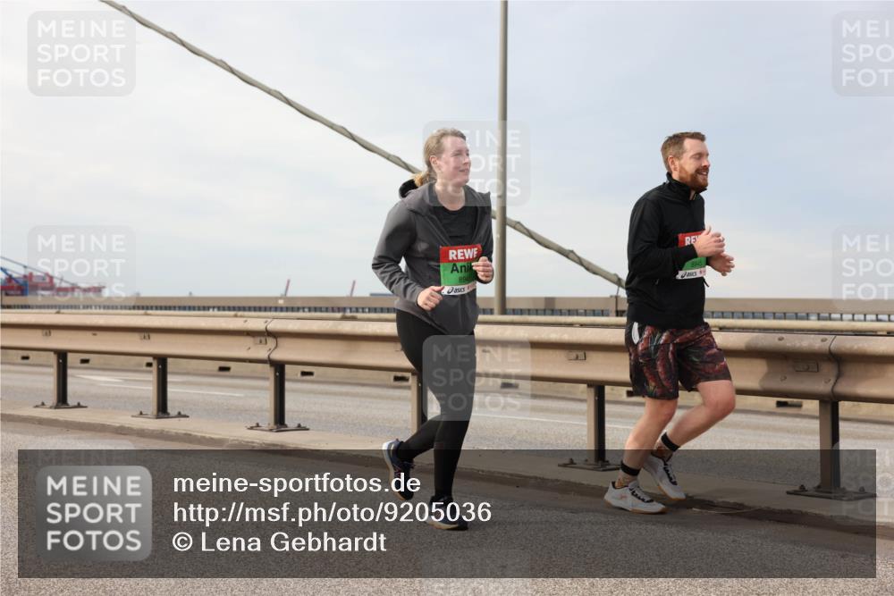 03.10.2025 - Köhlbrandbrückenlauf Lena Gebhardt http://msf.ph/oto/9205036 03.10.2025 15:59:40 Position 2  meine-sportfotos.de
