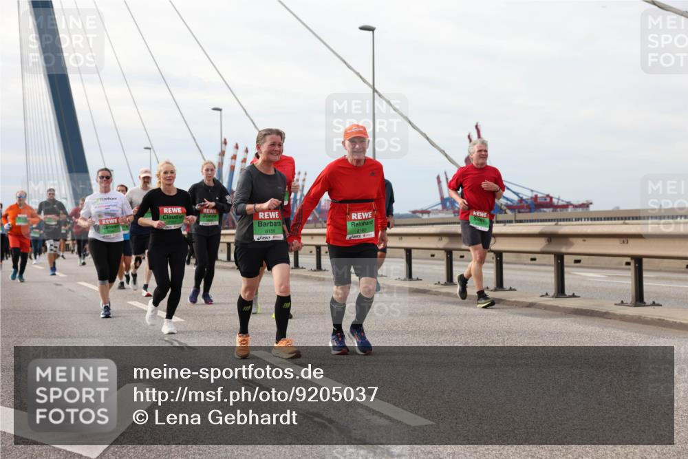 03.10.2025 - Köhlbrandbrückenlauf Lena Gebhardt http://msf.ph/oto/9205037 03.10.2025 15:59:41 Position 2 8159, 8160 meine-sportfotos.de