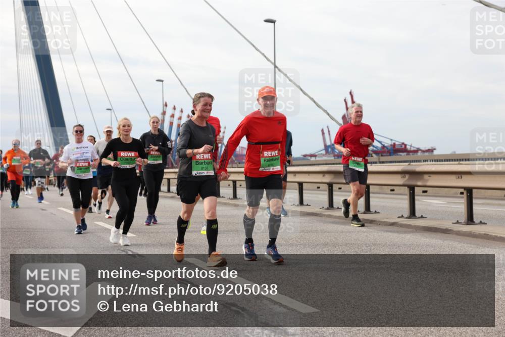 03.10.2025 - Köhlbrandbrückenlauf Lena Gebhardt http://msf.ph/oto/9205038 03.10.2025 15:59:41 Position 2 8159, 8160 meine-sportfotos.de