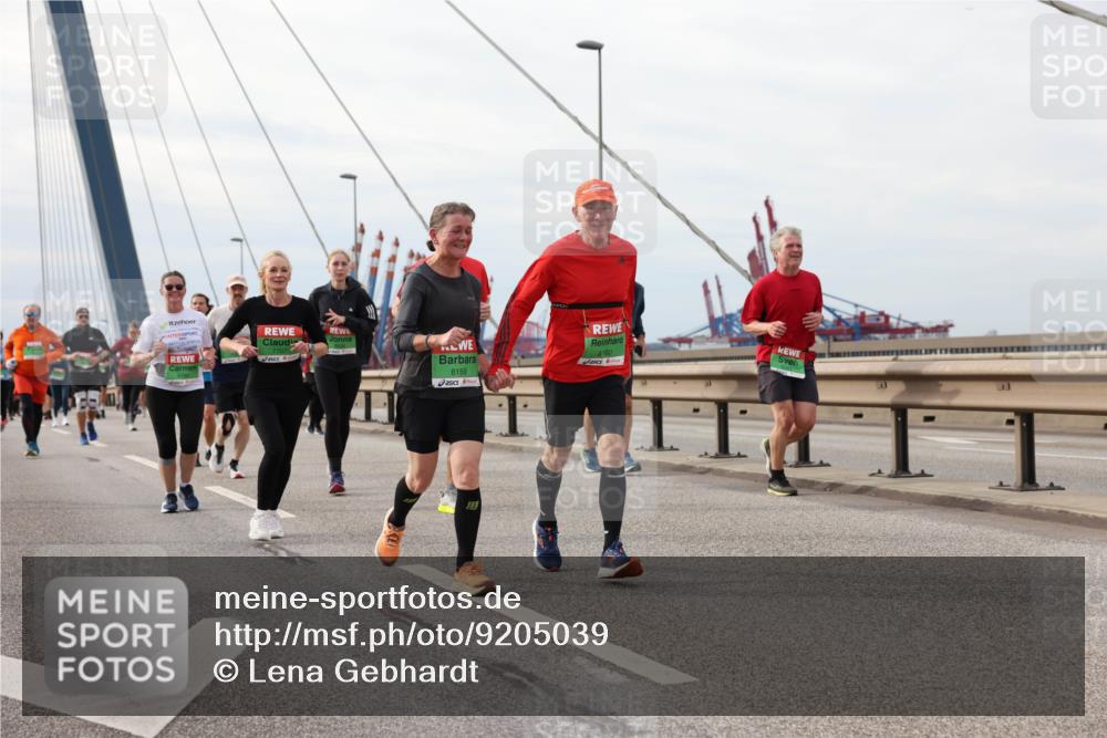 03.10.2025 - Köhlbrandbrückenlauf Lena Gebhardt http://msf.ph/oto/9205039 03.10.2025 15:59:41 Position 2 7707, 707, 8159, 8160 meine-sportfotos.de