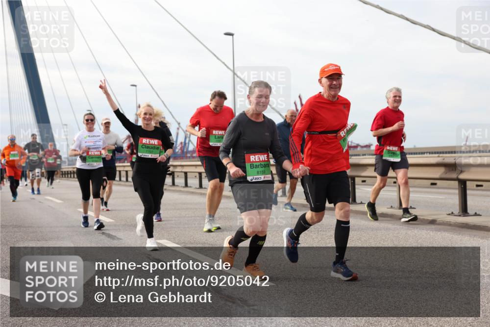 03.10.2025 - Köhlbrandbrückenlauf Lena Gebhardt http://msf.ph/oto/9205042 03.10.2025 15:59:42 Position 2 7707, 8159 meine-sportfotos.de