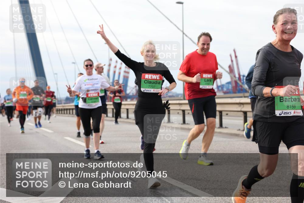 03.10.2025 - Köhlbrandbrückenlauf Lena Gebhardt http://msf.ph/oto/9205045 03.10.2025 15:59:43 Position 2 7707, 7755, 8159 meine-sportfotos.de