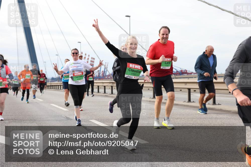 03.10.2025 - Köhlbrandbrückenlauf Lena Gebhardt http://msf.ph/oto/9205047 03.10.2025 15:59:43 Position 2 9194, 7707, 7755 meine-sportfotos.de