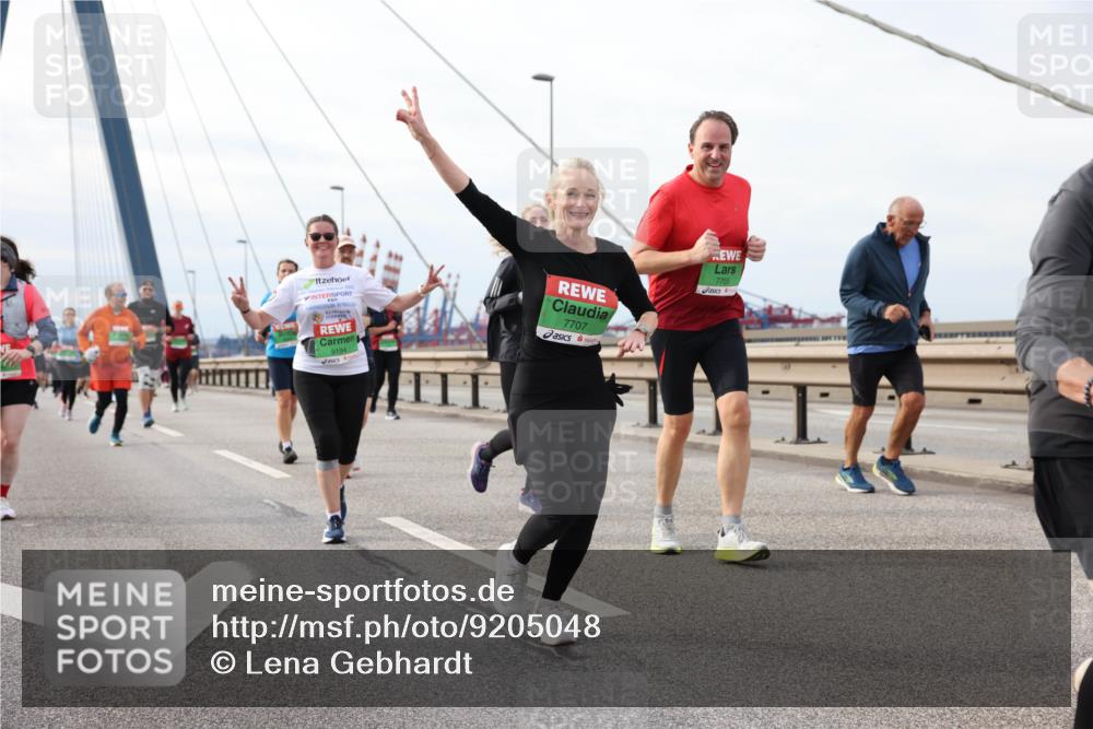 03.10.2025 - Köhlbrandbrückenlauf Lena Gebhardt http://msf.ph/oto/9205048 03.10.2025 15:59:43 Position 2 9194, 7707, 7755 meine-sportfotos.de