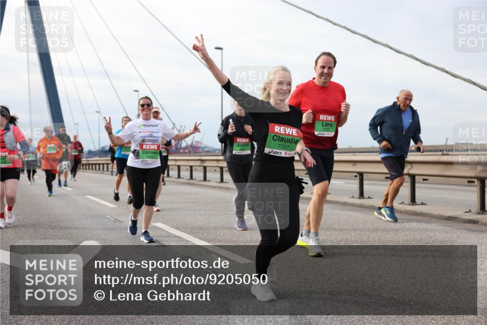 03.10.2025 - Köhlbrandbrückenlauf Lena Gebhardt http://msf.ph/oto/9205050 03.10.2025 15:59:44 Position 2 9194, 7707, 7755 meine-sportfotos.de