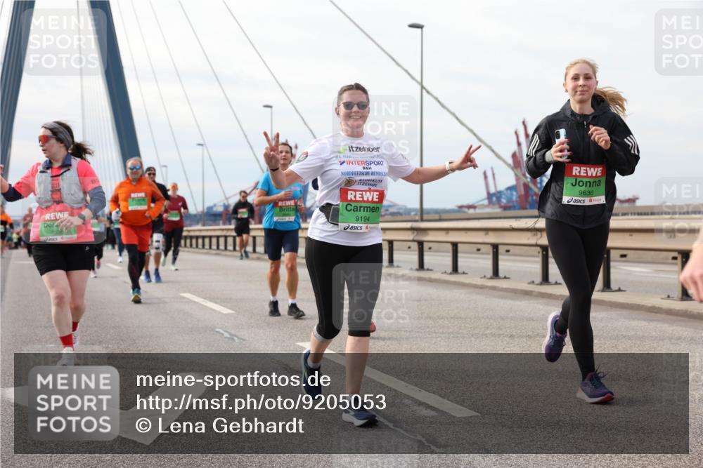 03.10.2025 - Köhlbrandbrückenlauf Lena Gebhardt http://msf.ph/oto/9205053 03.10.2025 15:59:44 Position 2 853, 21, 202, 9194, 9636 meine-sportfotos.de