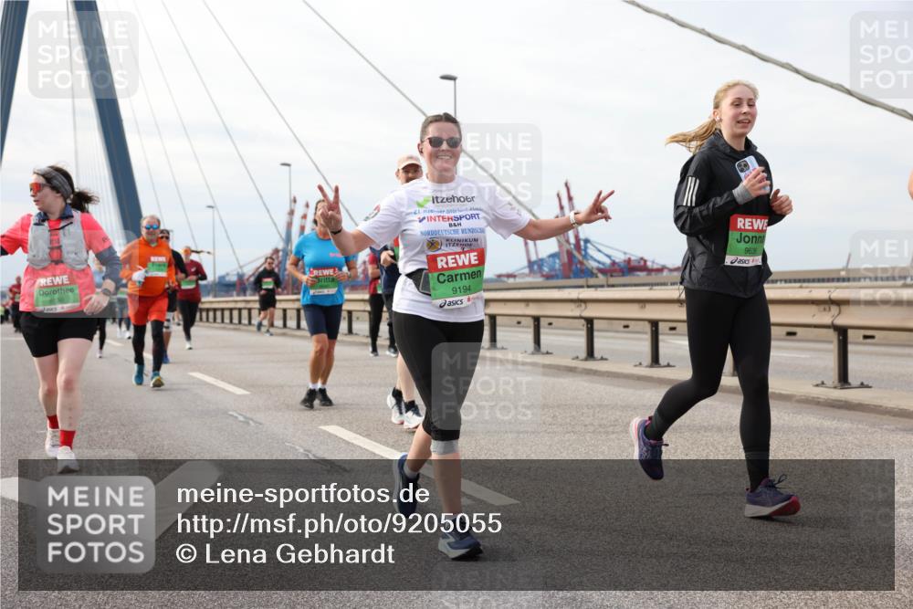 03.10.2025 - Köhlbrandbrückenlauf Lena Gebhardt http://msf.ph/oto/9205055 03.10.2025 15:59:45 Position 2 8536, 21, 9194, 9636 meine-sportfotos.de