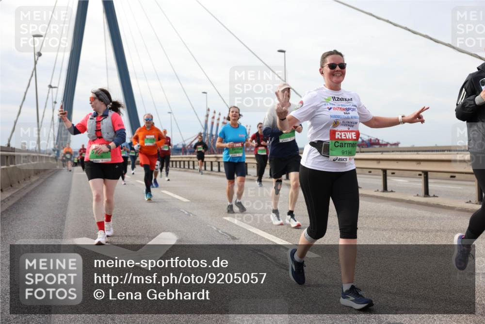 03.10.2025 - Köhlbrandbrückenlauf Lena Gebhardt http://msf.ph/oto/9205057 03.10.2025 15:59:45 Position 2 9194 meine-sportfotos.de