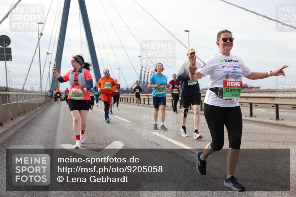 03.10.2025 - Köhlbrandbrückenlauf Lena Gebhardt http://msf.ph/oto/9205058 03.10.2025 15:59:45 Position 2 21, 9194 meine-sportfotos.de