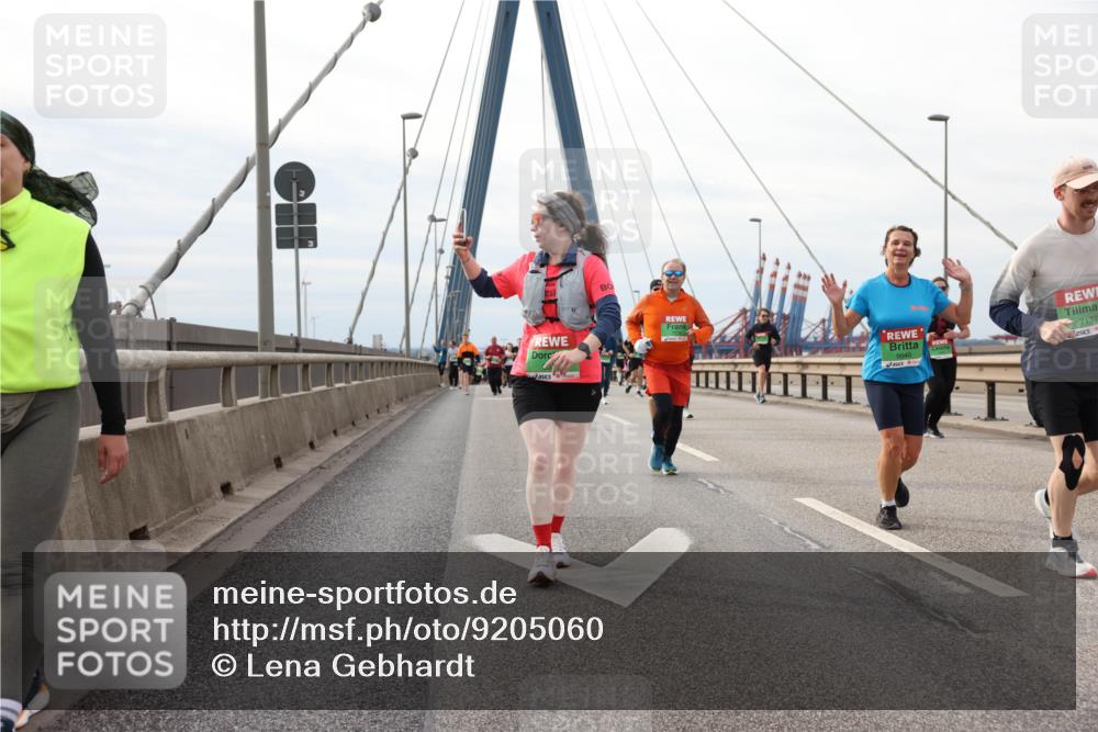 03.10.2025 - Köhlbrandbrückenlauf Lena Gebhardt http://msf.ph/oto/9205060 03.10.2025 15:59:46 Position 2 7137 meine-sportfotos.de
