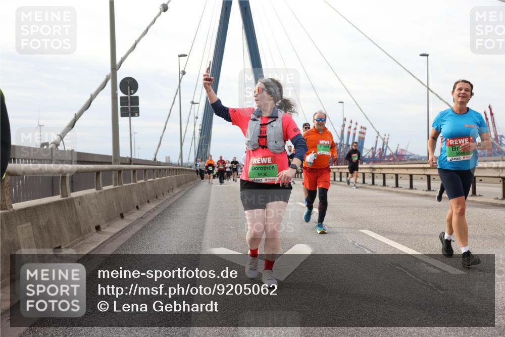 03.10.2025 - Köhlbrandbrückenlauf Lena Gebhardt http://msf.ph/oto/9205062 03.10.2025 15:59:46 Position 2 2025, 8536, 9040 meine-sportfotos.de