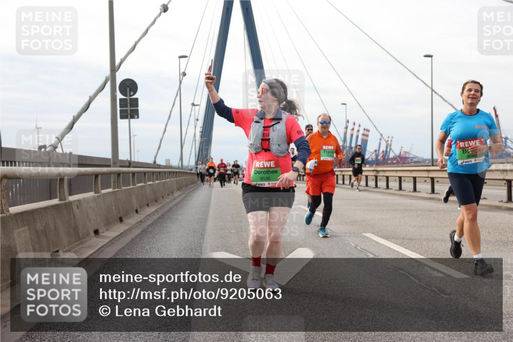 03.10.2025 - Köhlbrandbrückenlauf Lena Gebhardt http://msf.ph/oto/9205063 03.10.2025 15:59:46 Position 2 2025, 8536, 9040 meine-sportfotos.de