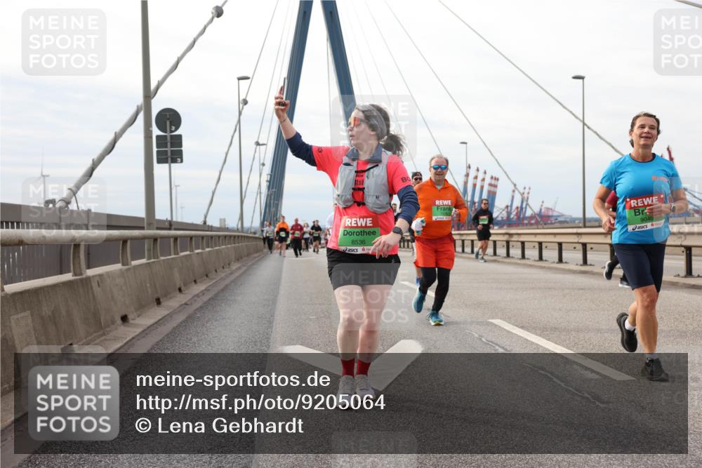 03.10.2025 - Köhlbrandbrückenlauf Lena Gebhardt http://msf.ph/oto/9205064 03.10.2025 15:59:46 Position 2 2025, 8536, 9040 meine-sportfotos.de