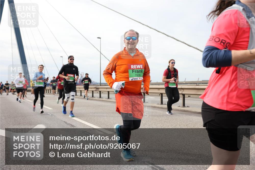 03.10.2025 - Köhlbrandbrückenlauf Lena Gebhardt http://msf.ph/oto/9205067 03.10.2025 15:59:48 Position 2 7979 meine-sportfotos.de