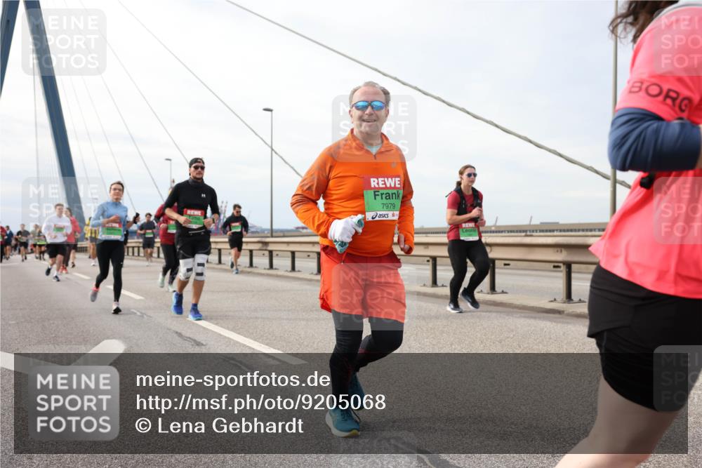 03.10.2025 - Köhlbrandbrückenlauf Lena Gebhardt http://msf.ph/oto/9205068 03.10.2025 15:59:48 Position 2 7979 meine-sportfotos.de