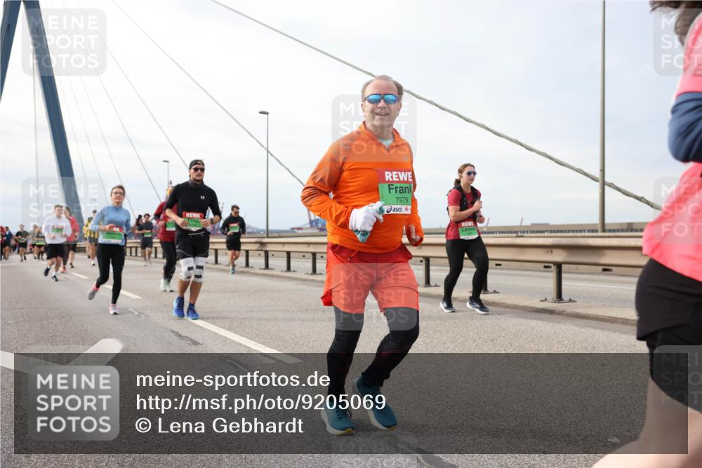 03.10.2025 - Köhlbrandbrückenlauf Lena Gebhardt http://msf.ph/oto/9205069 03.10.2025 15:59:48 Position 2 7979 meine-sportfotos.de