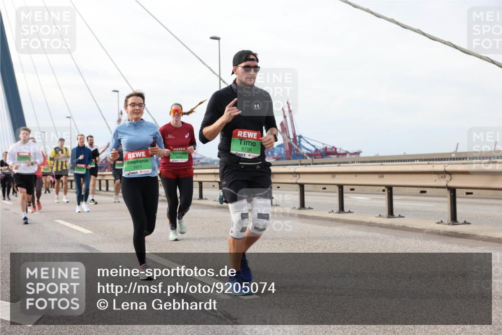 03.10.2025 - Köhlbrandbrückenlauf Lena Gebhardt http://msf.ph/oto/9205074 03.10.2025 15:59:49 Position 2 7971, 8706, 8335 meine-sportfotos.de