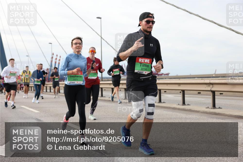 03.10.2025 - Köhlbrandbrückenlauf Lena Gebhardt http://msf.ph/oto/9205076 03.10.2025 15:59:50 Position 2 7971, 8706 meine-sportfotos.de
