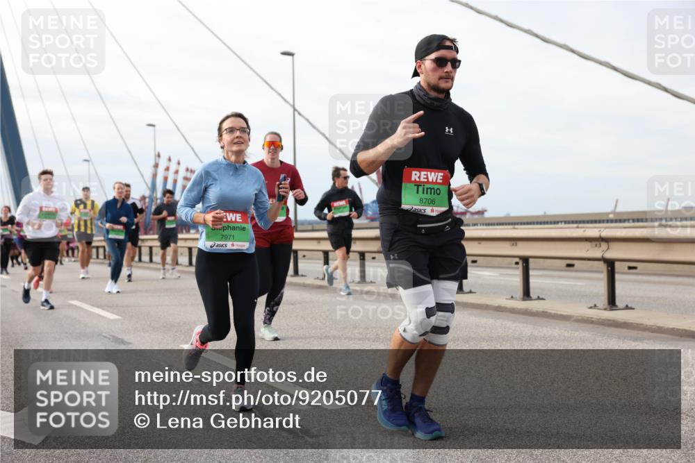 03.10.2025 - Köhlbrandbrückenlauf Lena Gebhardt http://msf.ph/oto/9205077 03.10.2025 15:59:50 Position 2 7971, 8706 meine-sportfotos.de