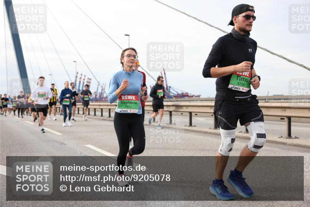 03.10.2025 - Köhlbrandbrückenlauf Lena Gebhardt http://msf.ph/oto/9205078 03.10.2025 15:59:50 Position 2 7971, 8, 8706 meine-sportfotos.de
