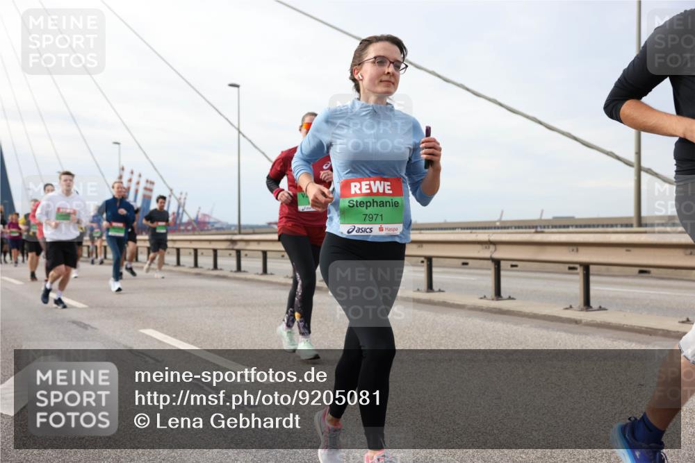 03.10.2025 - Köhlbrandbrückenlauf Lena Gebhardt http://msf.ph/oto/9205081 03.10.2025 15:59:51 Position 2 7971 meine-sportfotos.de