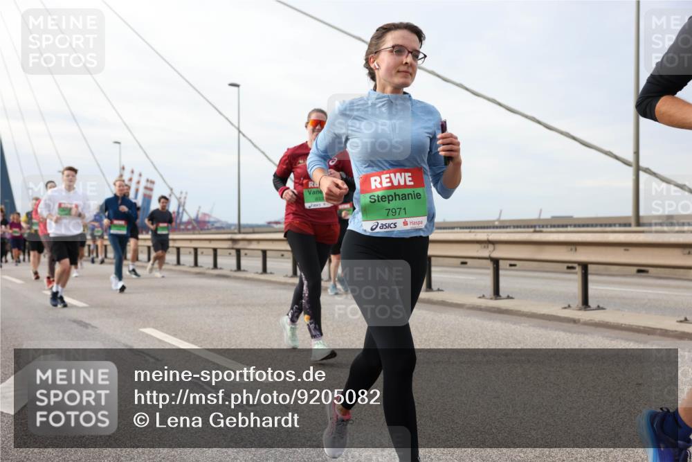 03.10.2025 - Köhlbrandbrückenlauf Lena Gebhardt http://msf.ph/oto/9205082 03.10.2025 15:59:51 Position 2 7971 meine-sportfotos.de