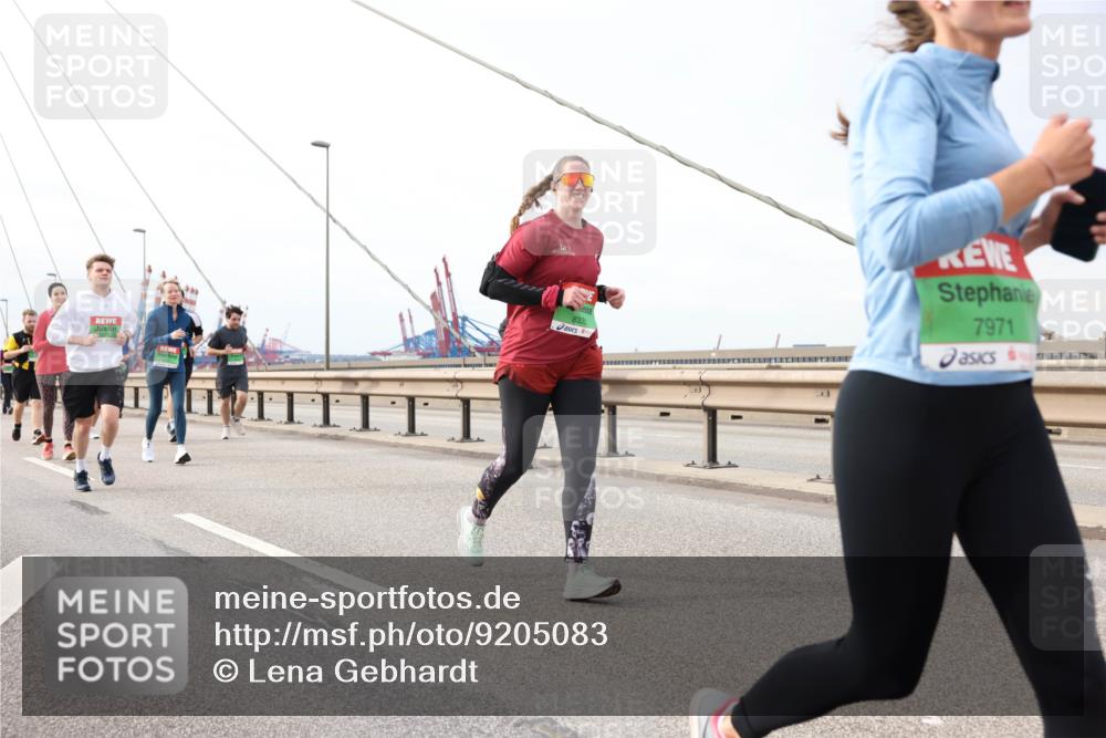 03.10.2025 - Köhlbrandbrückenlauf Lena Gebhardt http://msf.ph/oto/9205083 03.10.2025 15:59:51 Position 2 833, 7971 meine-sportfotos.de