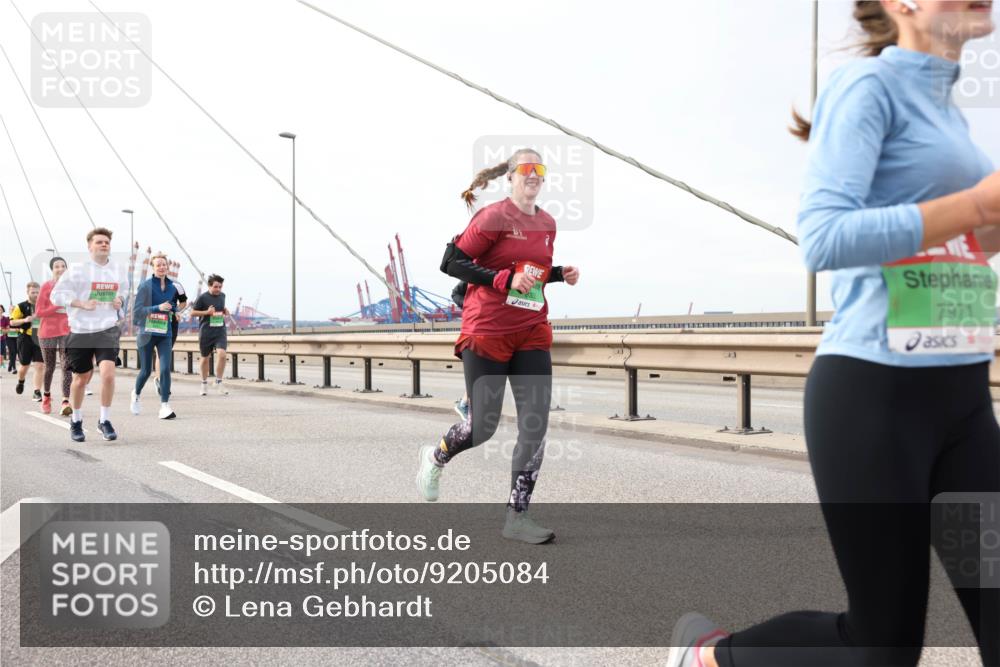 03.10.2025 - Köhlbrandbrückenlauf Lena Gebhardt http://msf.ph/oto/9205084 03.10.2025 15:59:51 Position 2 7971 meine-sportfotos.de