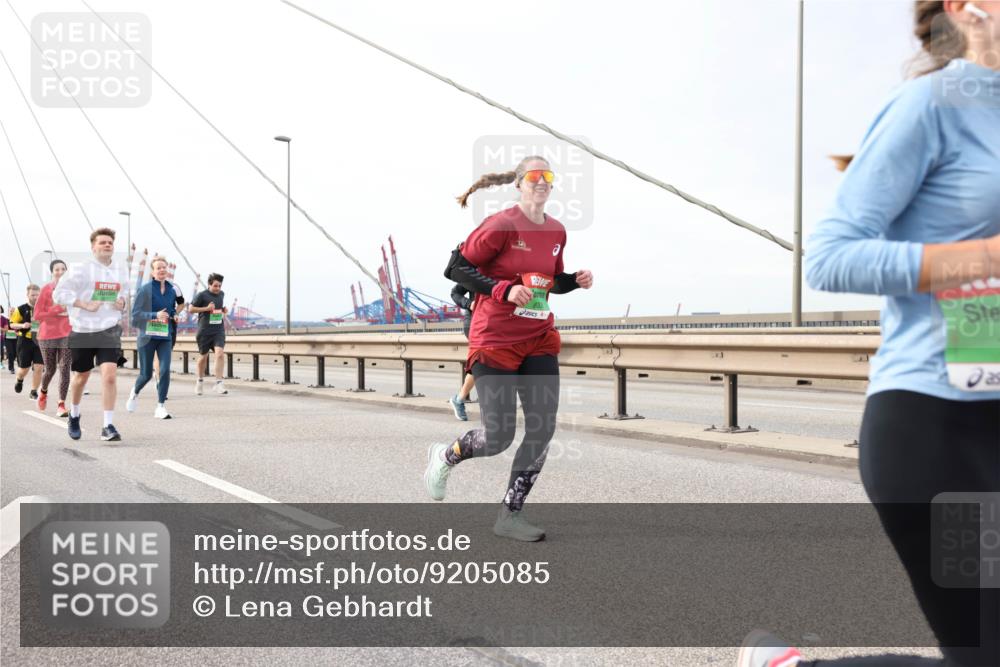 03.10.2025 - Köhlbrandbrückenlauf Lena Gebhardt http://msf.ph/oto/9205085 03.10.2025 15:59:51 Position 2  meine-sportfotos.de
