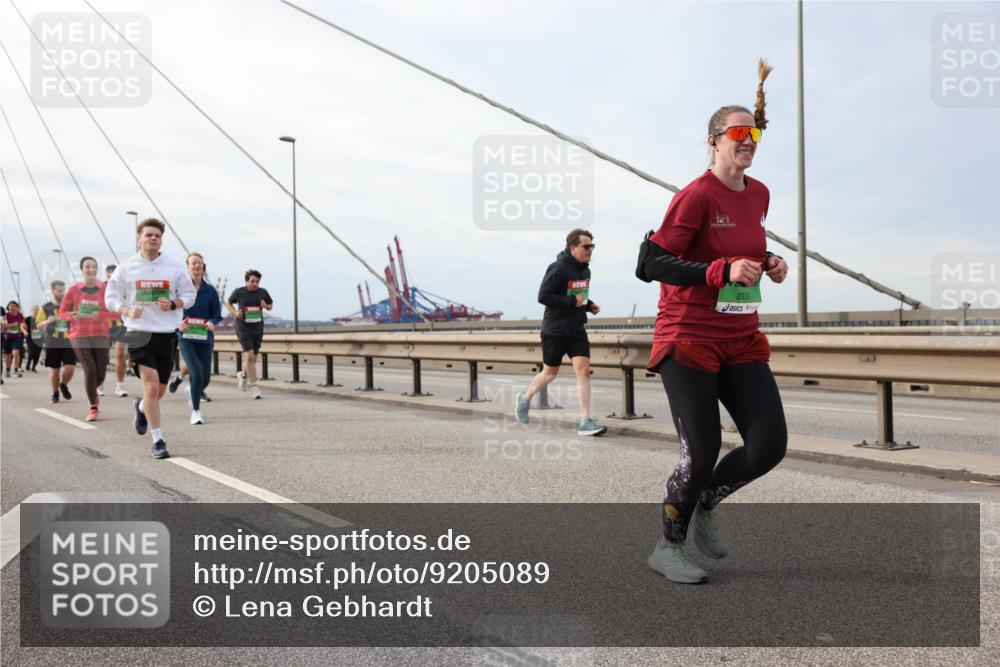 03.10.2025 - Köhlbrandbrückenlauf Lena Gebhardt http://msf.ph/oto/9205089 03.10.2025 15:59:52 Position 2 8335 meine-sportfotos.de