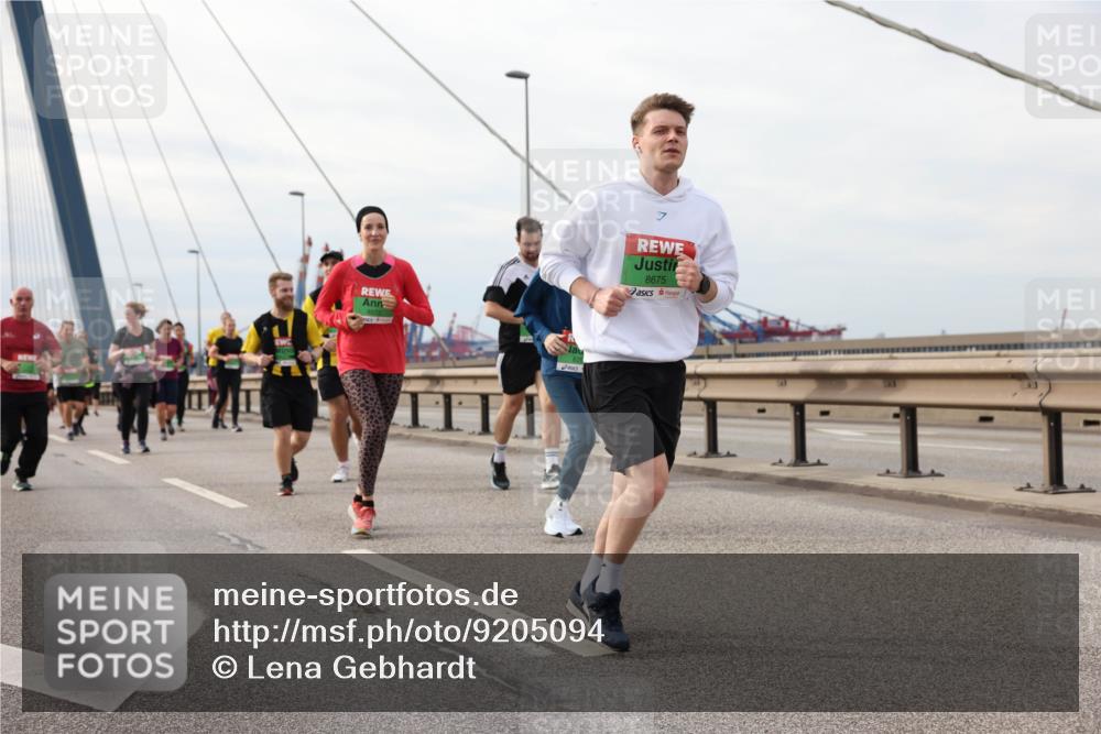 03.10.2025 - Köhlbrandbrückenlauf Lena Gebhardt http://msf.ph/oto/9205094 03.10.2025 15:59:53 Position 2 8675 meine-sportfotos.de