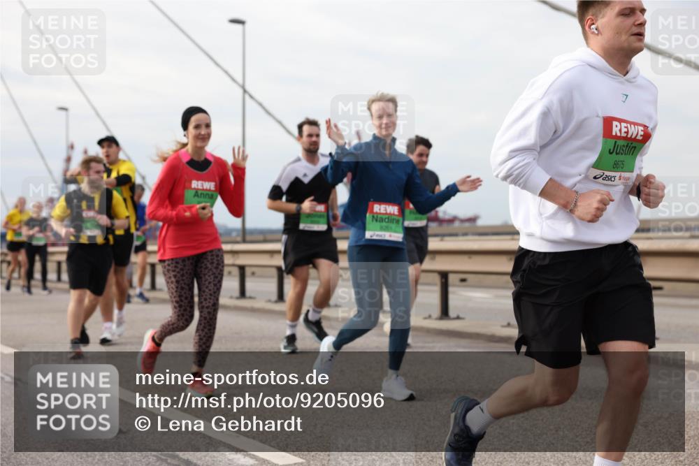03.10.2025 - Köhlbrandbrückenlauf Lena Gebhardt http://msf.ph/oto/9205096 03.10.2025 15:59:54 Position 2 7, 8675 meine-sportfotos.de