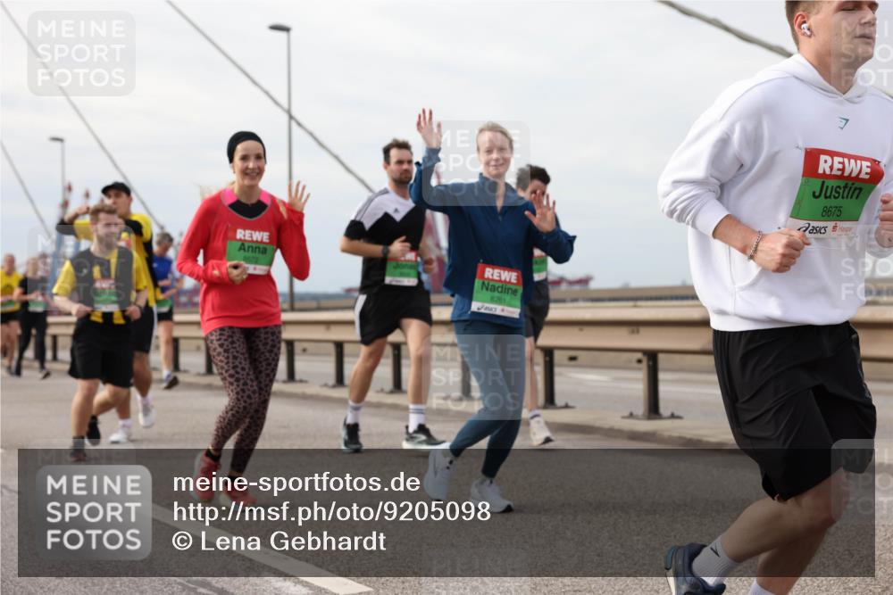 03.10.2025 - Köhlbrandbrückenlauf Lena Gebhardt http://msf.ph/oto/9205098 03.10.2025 15:59:54 Position 2 8261, 8675 meine-sportfotos.de