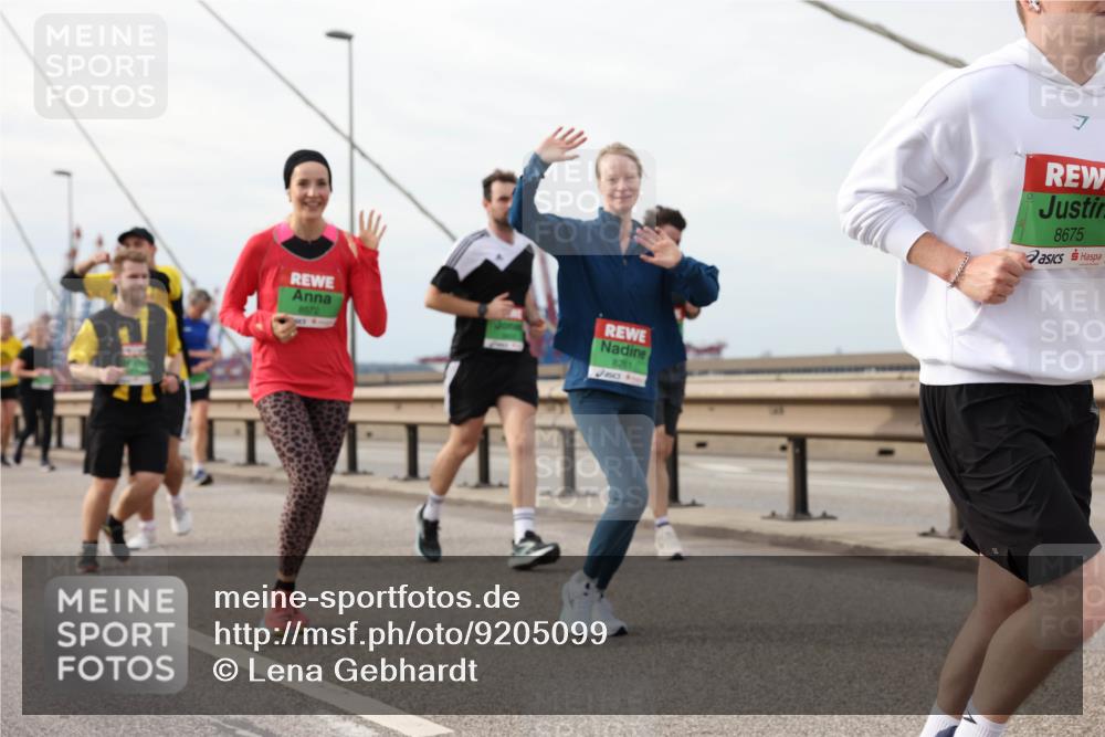 03.10.2025 - Köhlbrandbrückenlauf Lena Gebhardt http://msf.ph/oto/9205099 03.10.2025 15:59:54 Position 2 8261, 8675 meine-sportfotos.de
